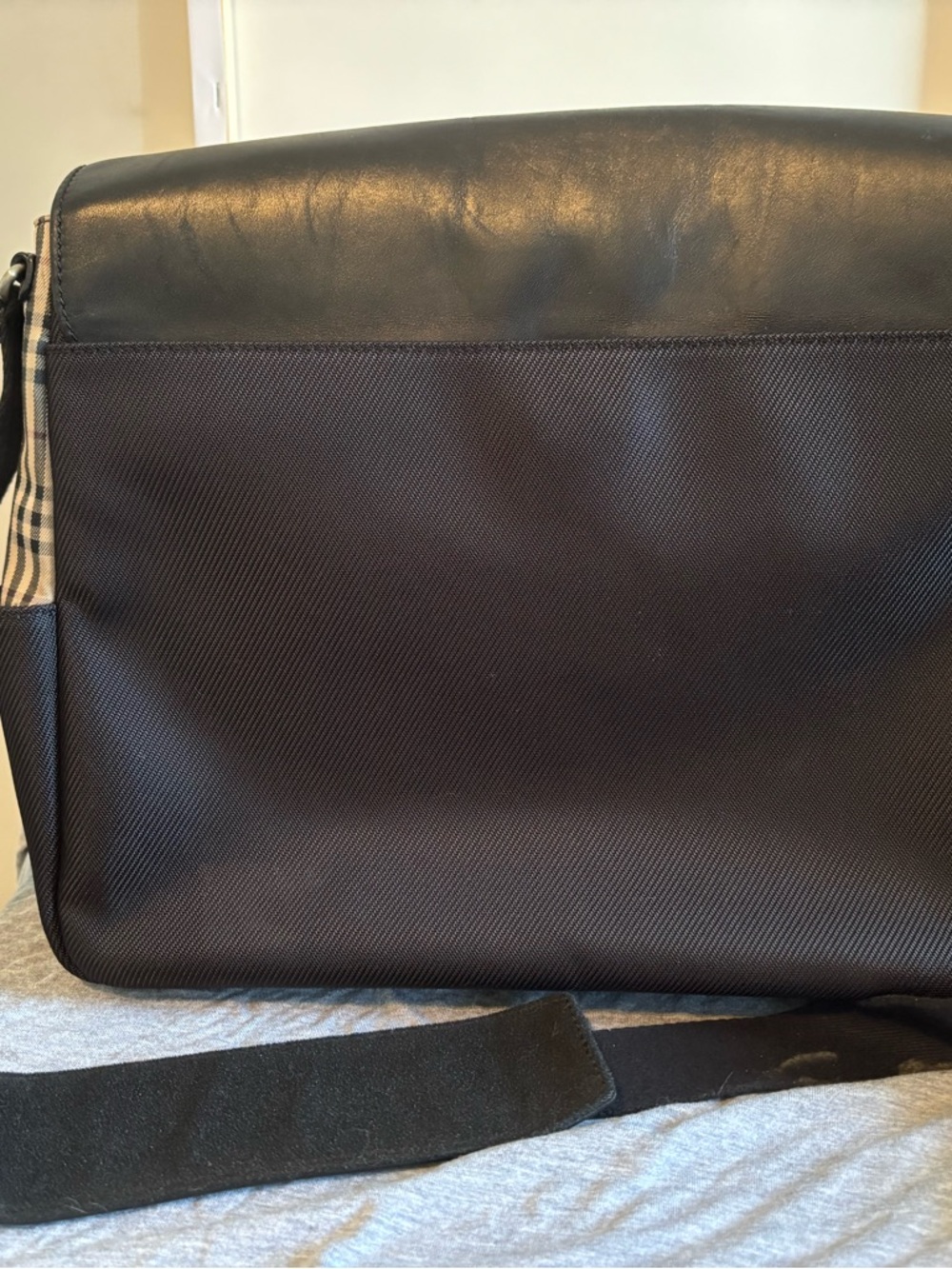 Burberry Black Nylon & Leather Messenger Bag Iconic Check Detail Very Good Cond - Picture 2 of 10